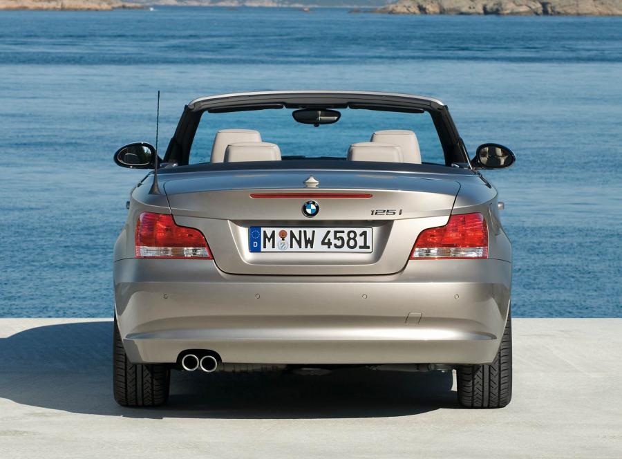  BMW 1-Series Convertible 2011 года  (фото 39 из 69)